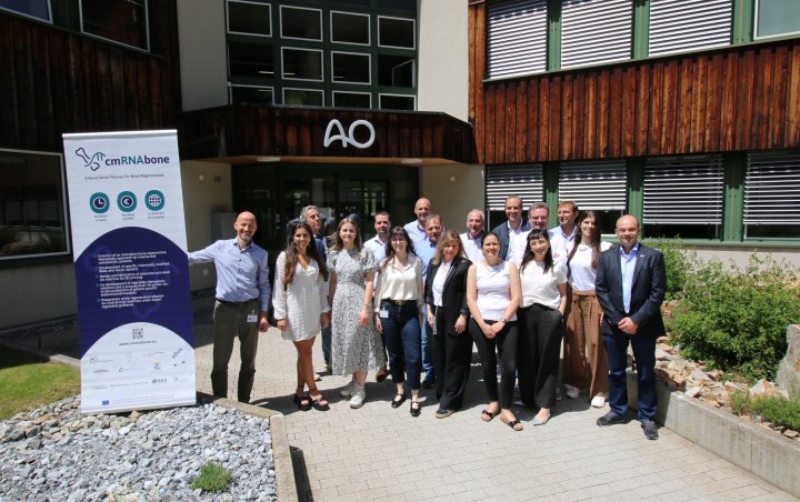 The cmRNAbone consortium at the final meeting in Davos, Switzerland