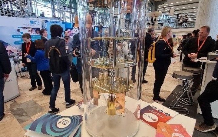 Quantum computer model and quantum projects information material