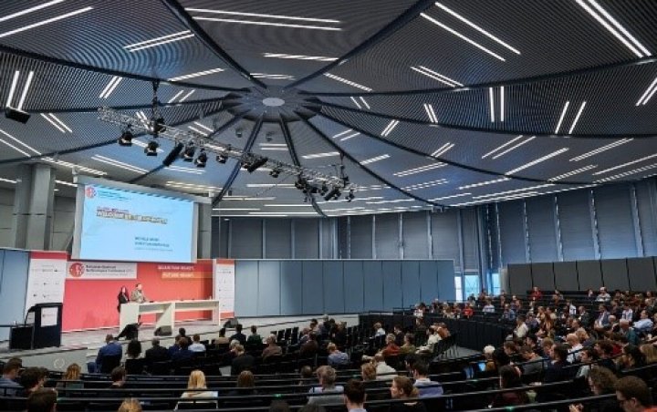 Plenary hall for conference sessions at the EQTC 2023 © Quantum Valley Lower Saxony / Peter Mate